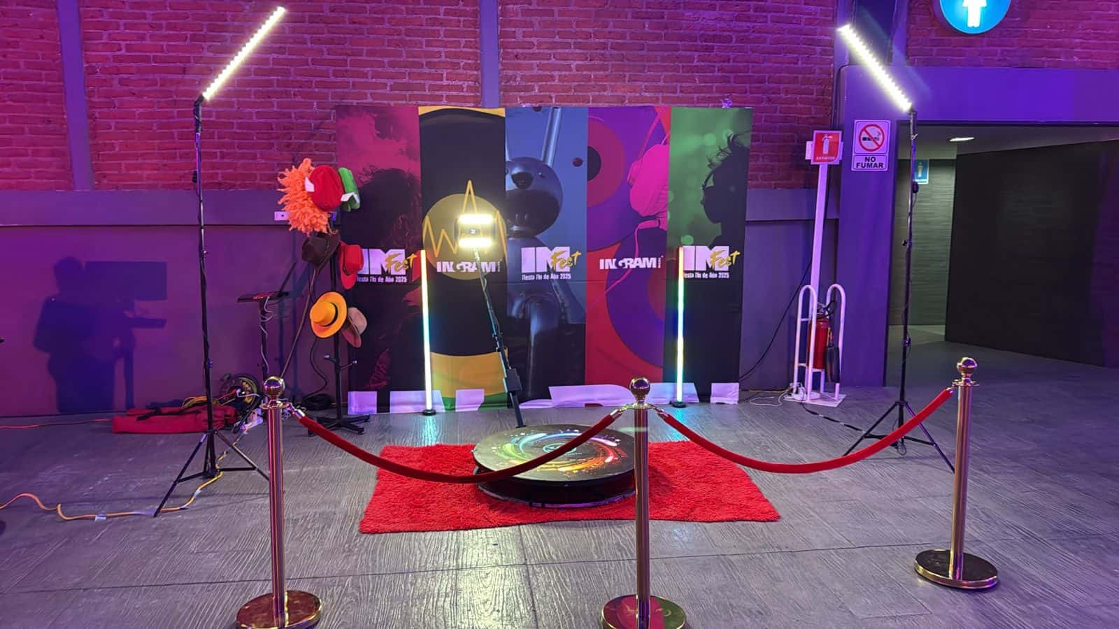 Photo opportunity Funpix con invitados en un evento en CDMX